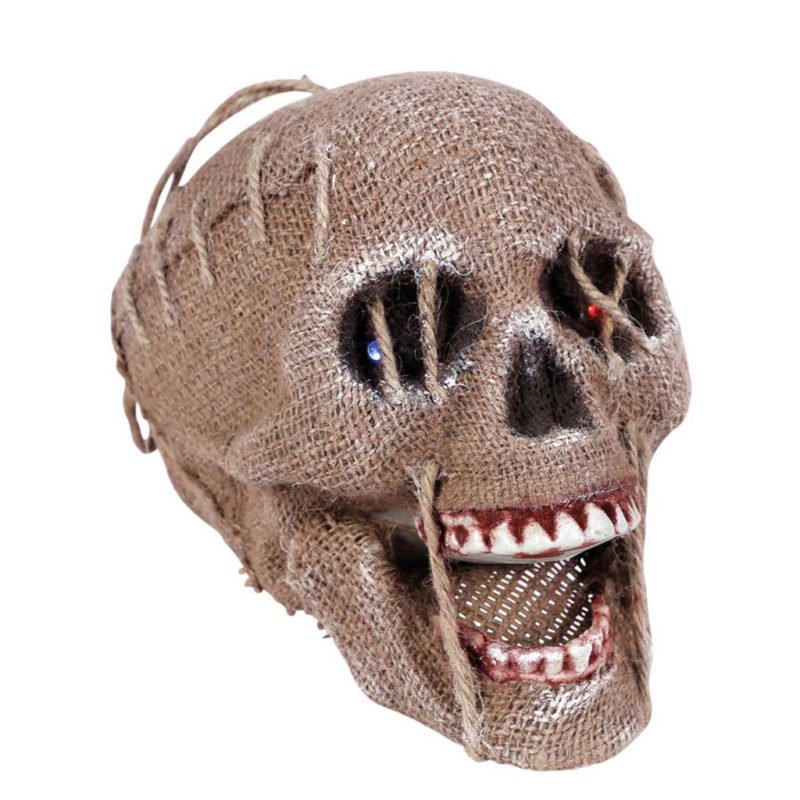 Caveira pendurada com luz led 21x15 cm.